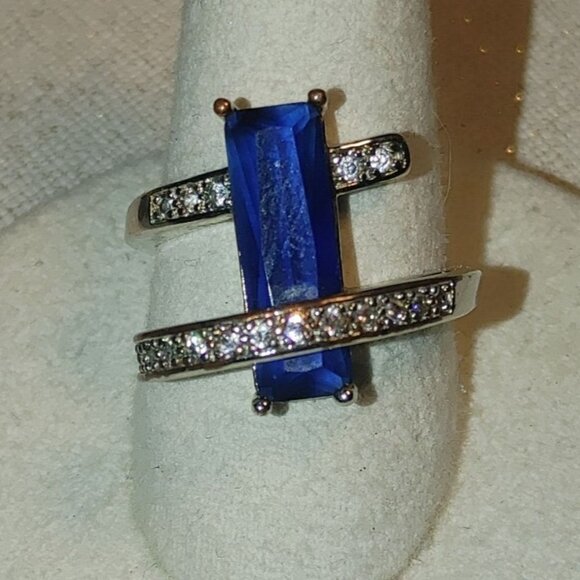 Ring Size 9 Art Deco Blue Rectangular Gemstone Clear Crystal Accents Silver Tone - Picture 1 of 13